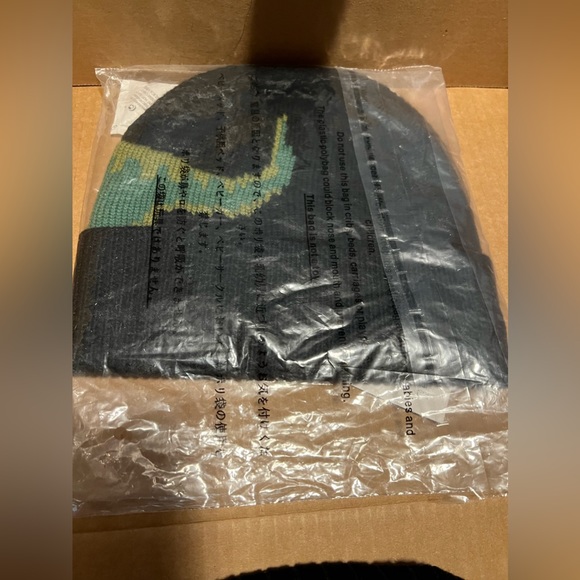 COPY - Coach Rexy Knit Beanie new with tags in packaging - Picture 4 of 7